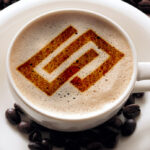 موکاپ نمایش لوگو روی قهوه
